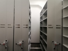 В Клинике профессора Калинченко поставлены и смонтированы мобильные стеллажи для архива бухгалтерии